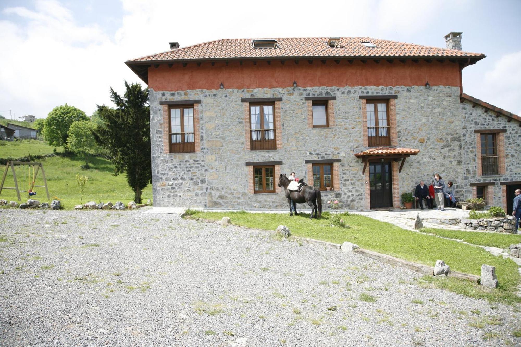 El Conventu Del Asturcon Guest House Lago  Екстериор снимка